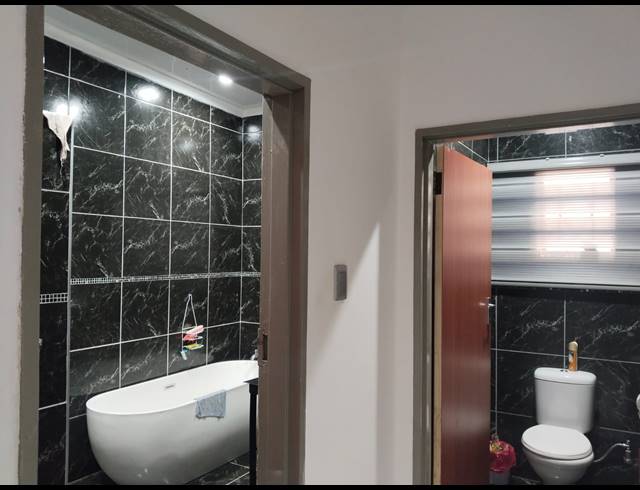 4 BEDROOM HOUSE FOR SALE IN ROTHDENE